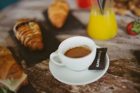 Crustiq Cafe & Bakery photo 4
